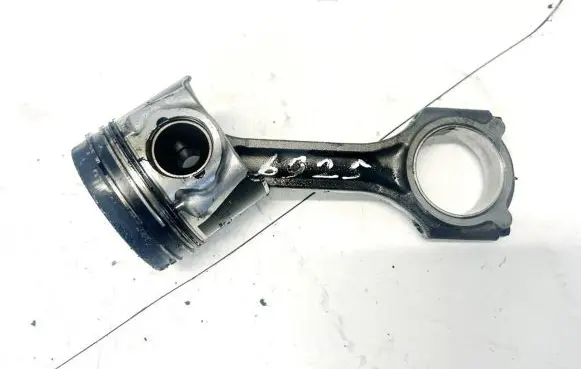 Hyundai Accent Piston with connecting rod