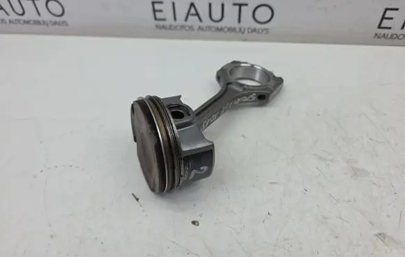 KIA Sportage Piston with connecting rod 