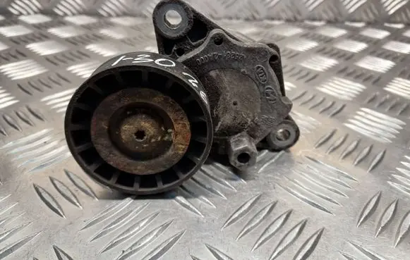 Hyundai i30 Alternator belt tensioner 252812A000