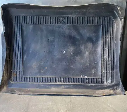 Mercedes-Benz E W124 Trunk/boot mat liner 66648026210