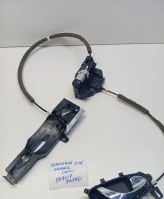 Nissan Qashqai Front door lock 
