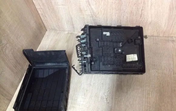Volkswagen Golf V Fuse module 261449790