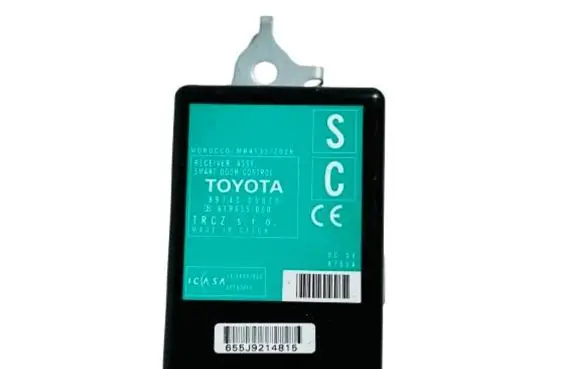 Toyota Avensis T270 Door control unit/module 8974005070 MR412342008