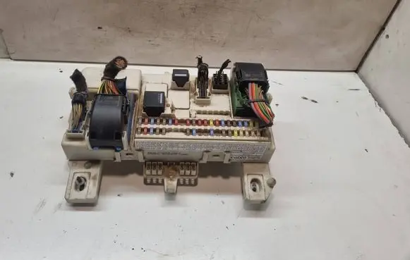 Volvo C30 Fuse box set 31327215 521812F03