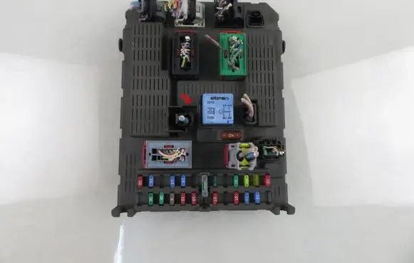Citroen C8 Central body control module 1400310480