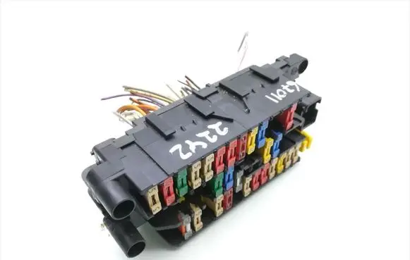 Peugeot Partner Fuse module 9635518280
