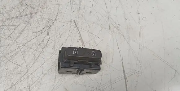 Volvo S60 Central locking switch button 31318989