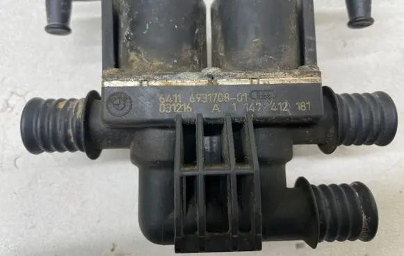 BMW 5 E60 E61 Coolant heater control valve 6931708