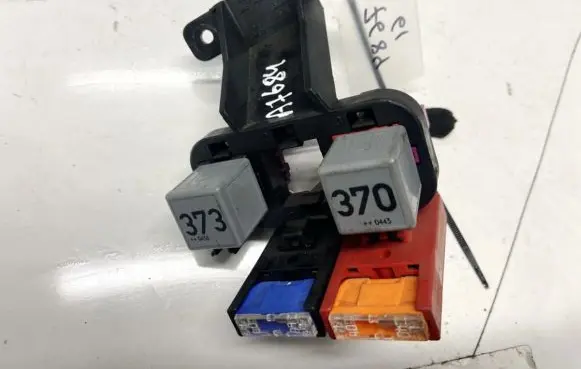 Volkswagen PASSAT B5.5 Fuse box set 4b1937503