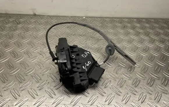 Volvo S60 Front door lock 31301739