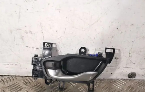Honda CR-V Front door interior handle TLAL26
