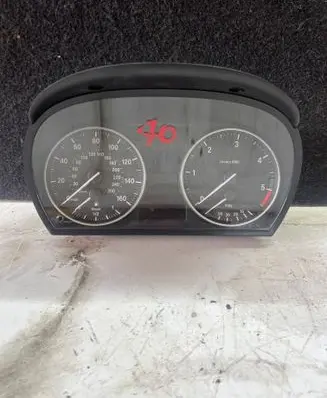 Speedometer (instrument cluster)
