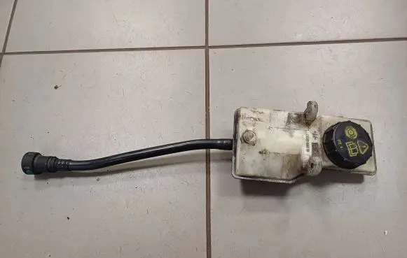 Ford Focus C-MAX Brake fluid reservoir 03350800381