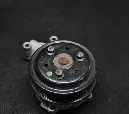 Ford Focus Water pump CM5G8501FA