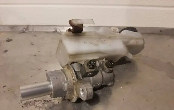 Toyota Auris 150 Master brake cylinder 0204255239