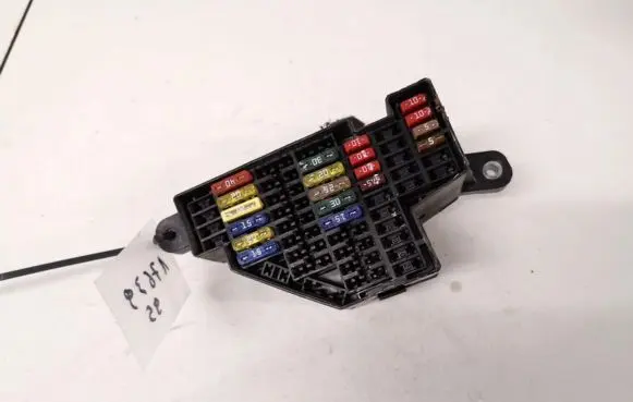 Volkswagen Golf V Fuse box set