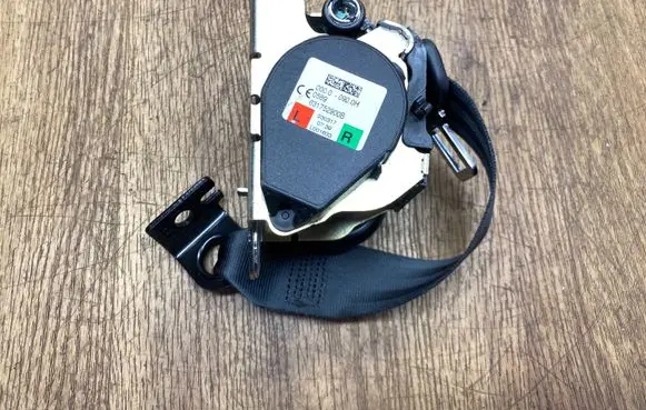 Jaguar F-Pace Rear seatbelt 631752900B 00000900H 030317