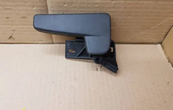 Volkswagen Golf VII Engine bonnet (hood) release handle 517823633B 6R1823533