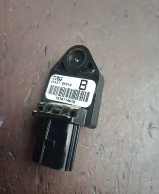 Toyota Corolla Verso E121 Airbag deployment crash/impact sensor 8983105010 197611461D