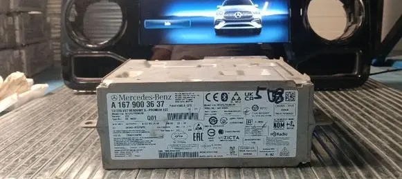 Mercedes-Benz GLE W167 Radio/GPS head unit trim A1679003637