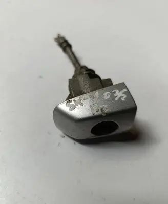 Suzuki SX4 Front door lock (next to the handle) 