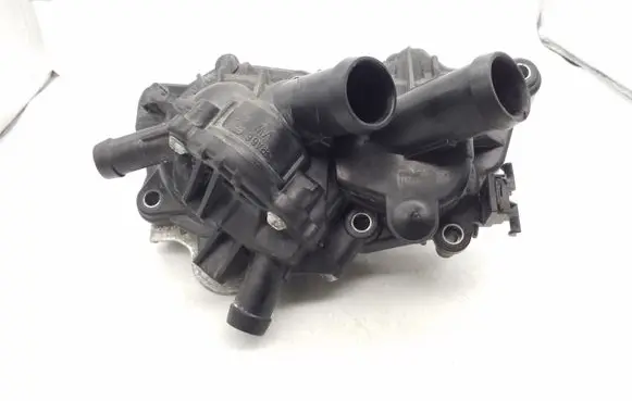 Volkswagen Jetta VI Water pump 04E121042A