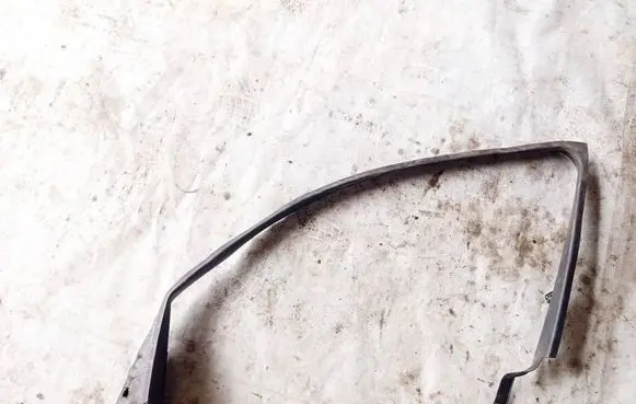 BMW 1 E81 E87 Front door glass trim molding 51337121145