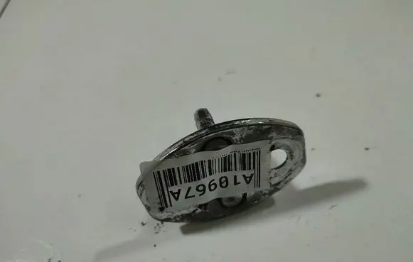 Volkswagen PASSAT B5 Rear door lock loop/hook striker 