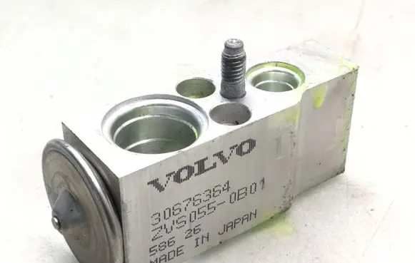 Volvo V70 Air conditioning (A/C) expansion valve 30676364
