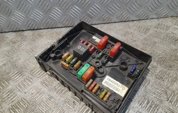 Volkswagen Golf V Fuse box set 1K0937125D 3C0971249