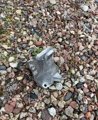 BMW 1 F20 F21 Engine mounting bracket 6781916