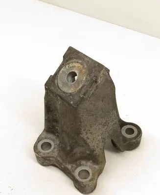 Engine mounting bracket