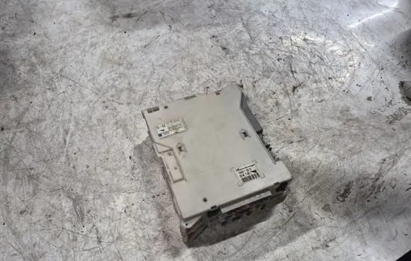 Lexus IS 220D-250-350 Fuse module 8273053050