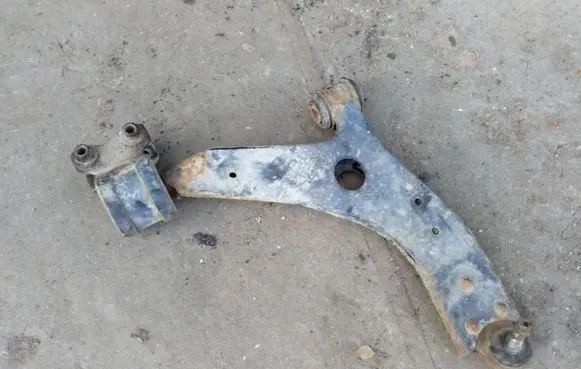 Ford Focus C-MAX Front lower control arm/wishbone