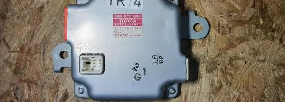 Toyota Yaris Battery control module 8989252011 1751007460