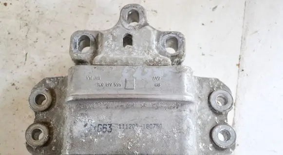 Volkswagen PASSAT CC Engine mount bracket 3C0199555AA
