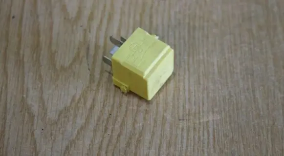 Volkswagen Touran I Other relay A0025421419 4R0007794
