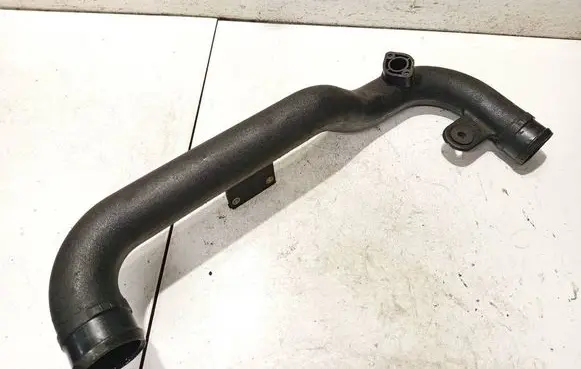 Volkswagen PASSAT B5 Intercooler hose/pipe 8D0145840M