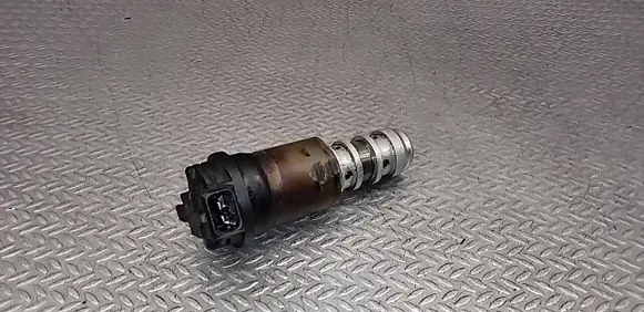 BMW 1 E81 E87 Camshaft vanos timing valve 13150137