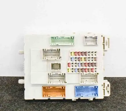 Volvo V40 Central body control module 31453132