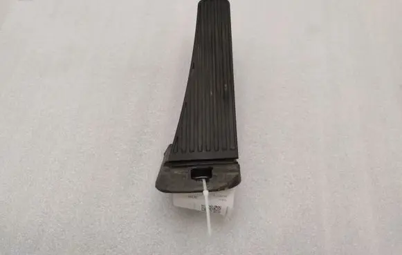 Volvo XC60 Accelerator throttle pedal 32212451
