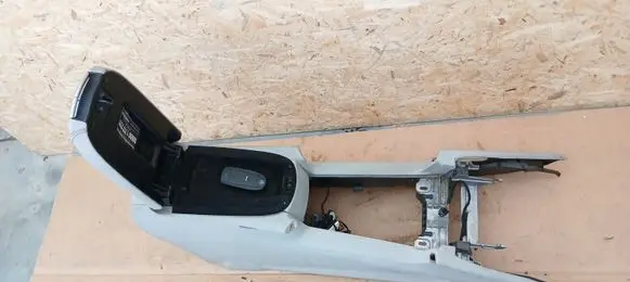 Mercedes-Benz ML W164 Armrest A1646801314