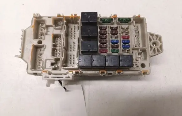 Mitsubishi Grandis Fuse module MR587655 1616D6 510050465