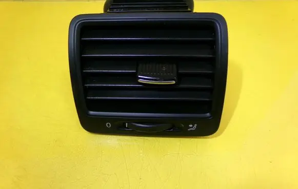 Volkswagen Golf V Dashboard side air vent grill/cover trim 1K0819709