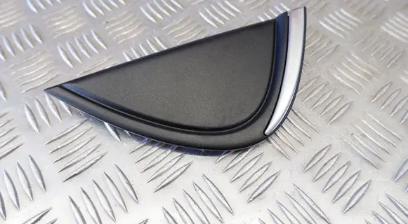 Rear fender molding trim