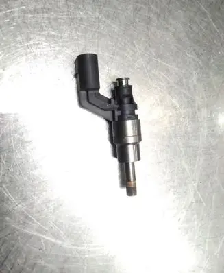 Volkswagen Golf V Fuel injector 0261500016 03C906036A