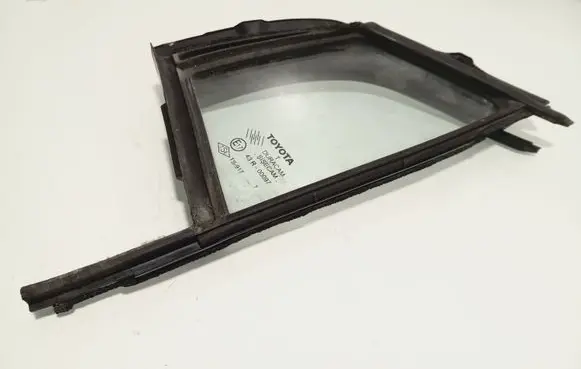 Toyota Yaris Front door vent window glass four-door 682160d010