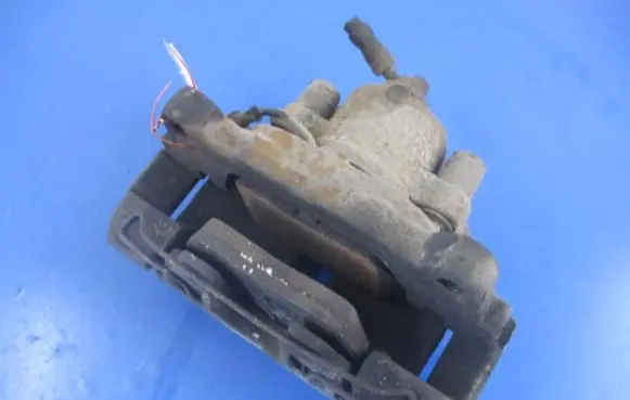Volkswagen Golf Plus Front brake caliper
