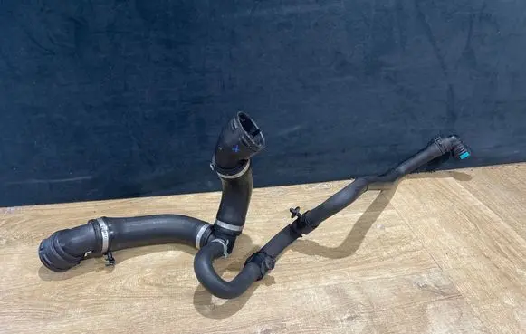 Land Rover Range Rover Sport L494 Engine coolant pipe/hose JPLA8260AD JPLA8D093AC