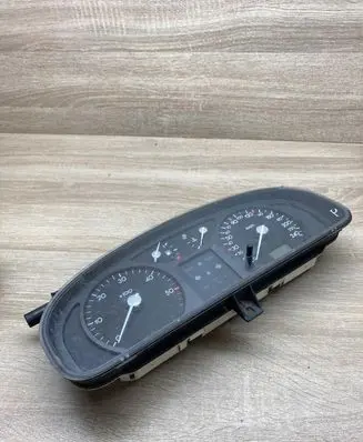 Speedometer (instrument cluster)